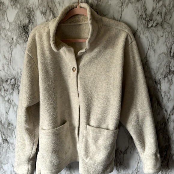 No fabric tag no designer label no size tag it measures pp22 shelter to c24 L 26 - Picture 2 of 3